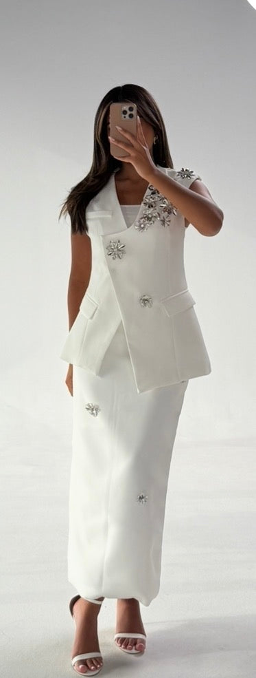 015-Raya set in white Fay the label