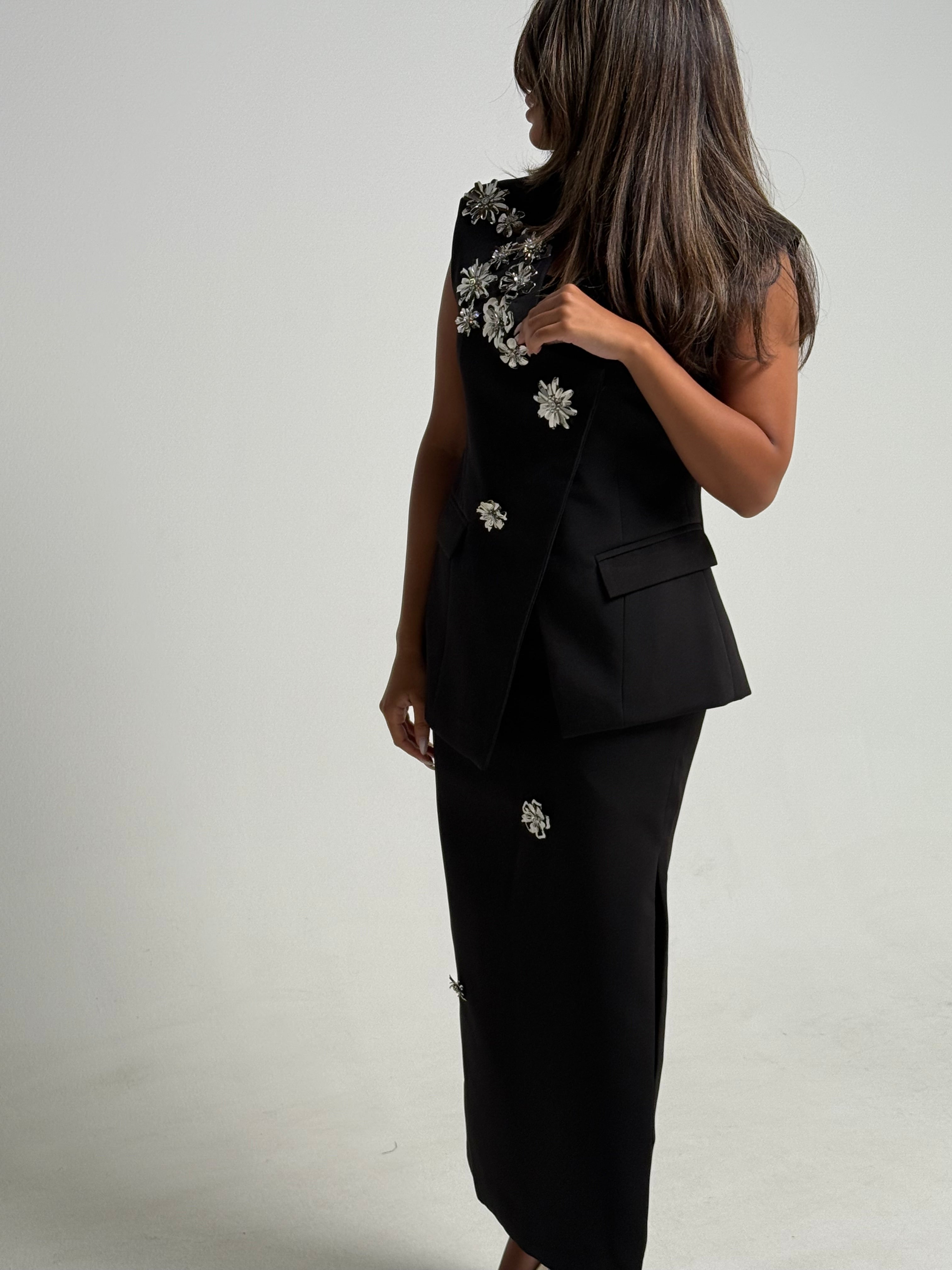 016-Raya set in black Fay the label