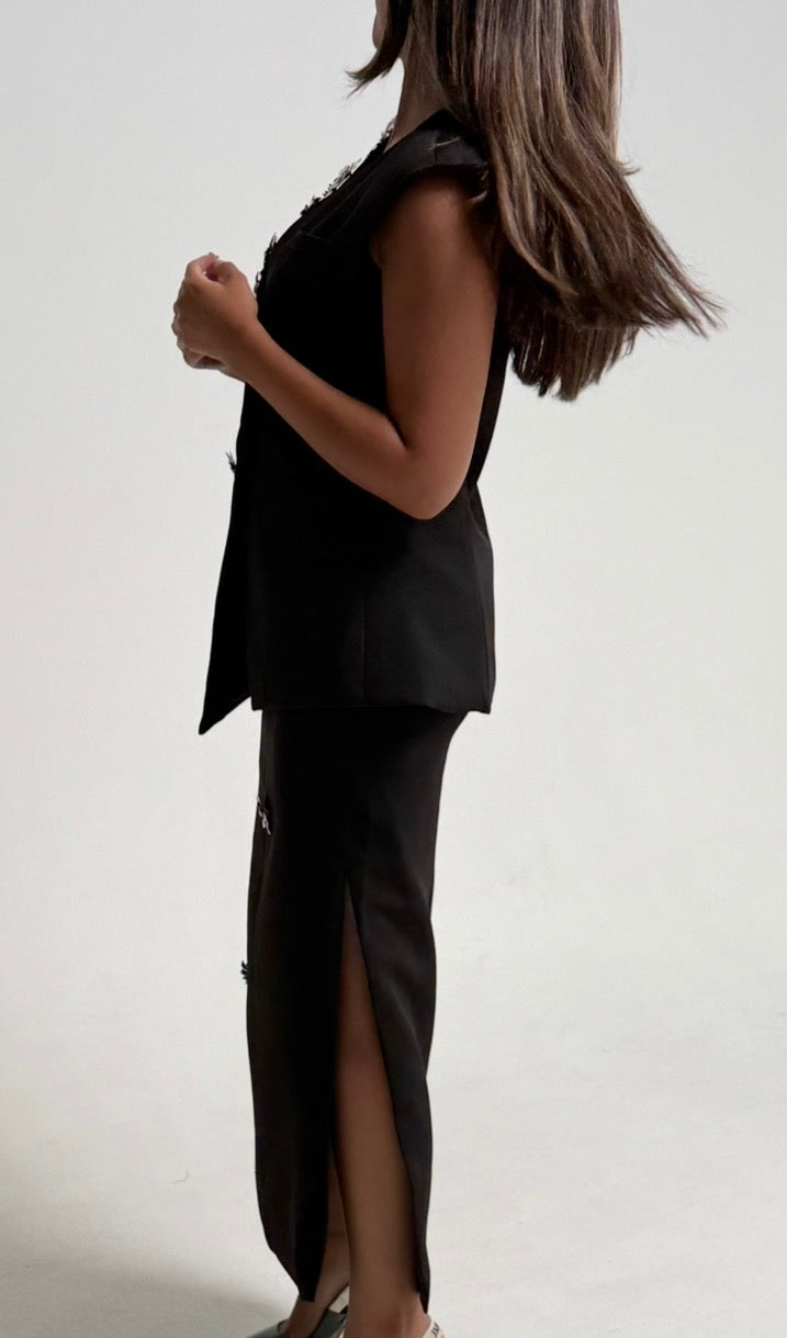 016-Raya set in black Fay the label