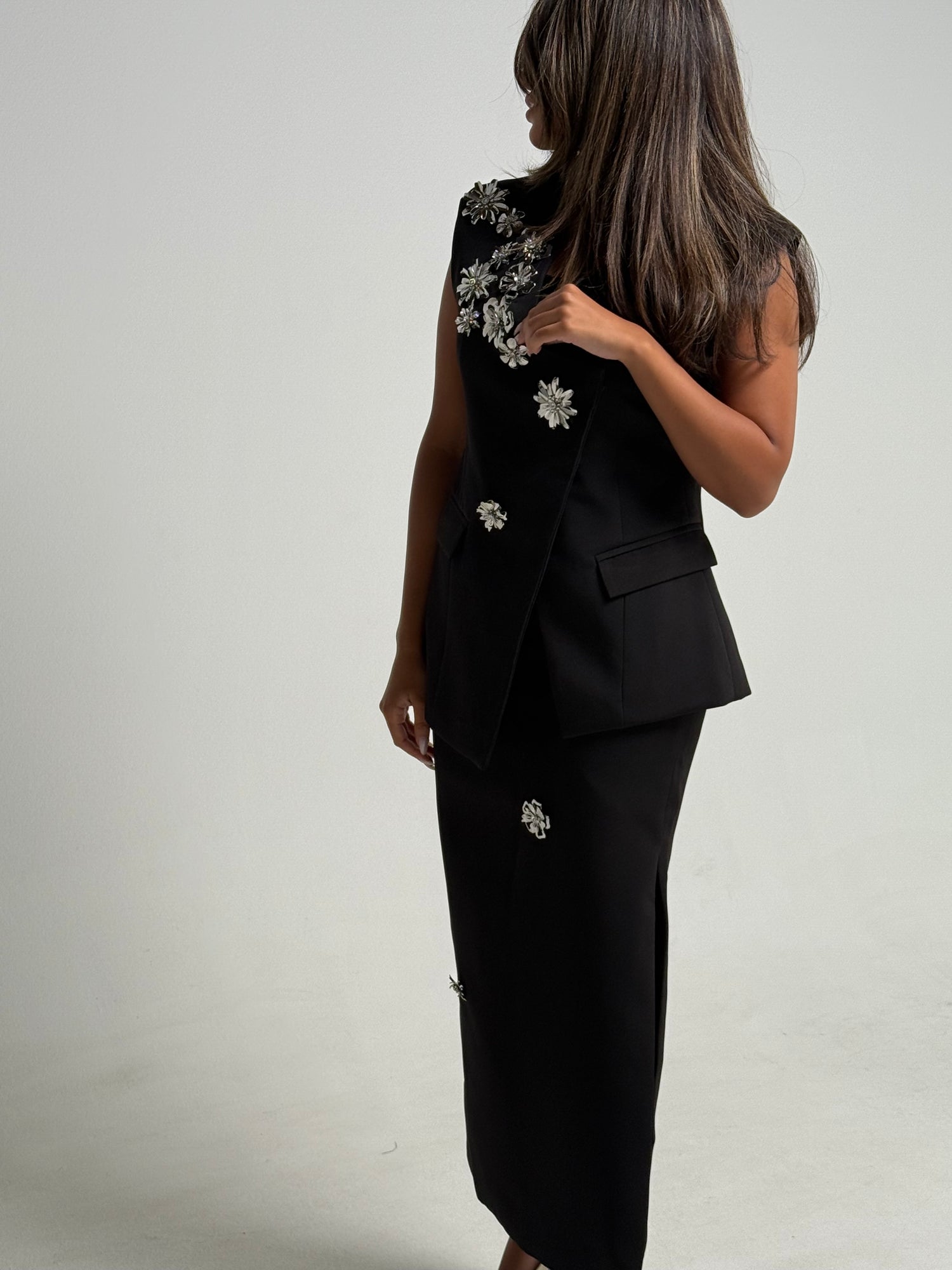 016-Raya set in black Fay the label
